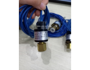 Phụ tùng thay thế Trane - Cảm biến áp suất YK-03L 059-007E022G 7PSI - 22PSI